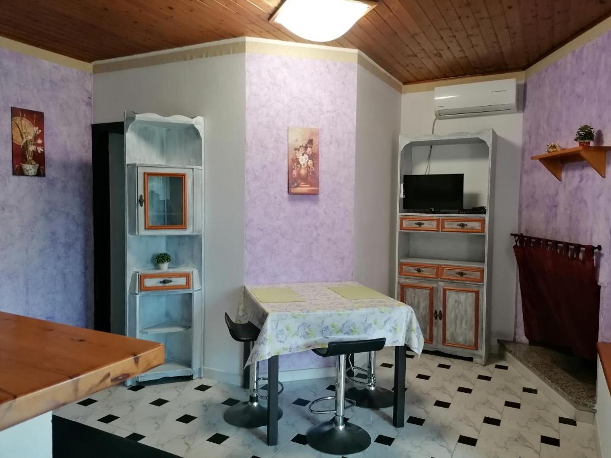 Apartmán Casa Carlo Chia Exteriér fotografie